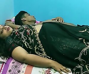Indiai forró mostohanővérek éjféli szex mostohatestvérével